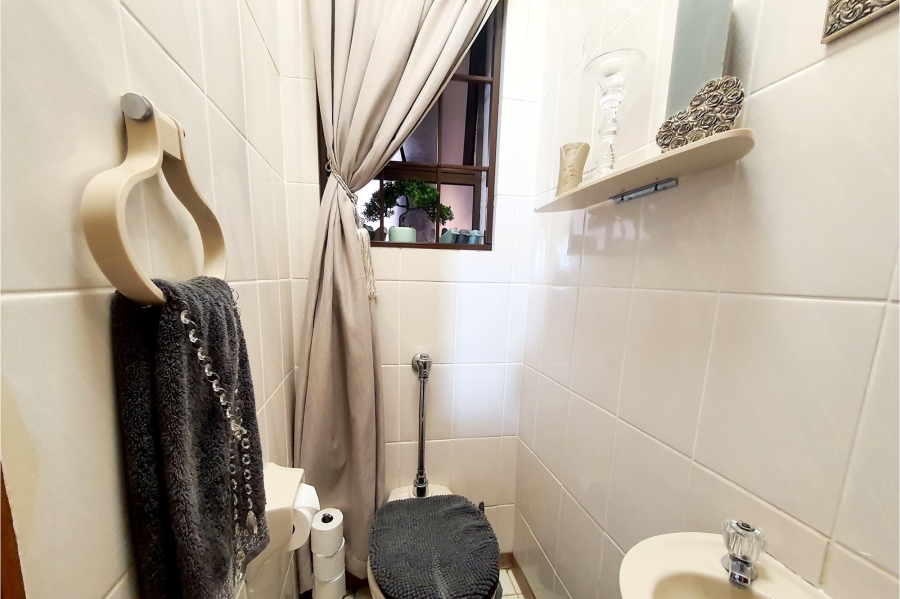 3 Bedroom Property for Sale in Mossel Bay Central Western Cape